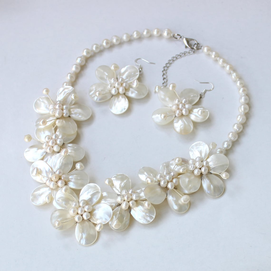 18'' Natural White Shell Flower Necklace Pearl Necklace Earrings Set ...