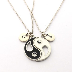 Collares Yin Yang personalizados de 2 piezas, joyas Ying Yang, regalo para mejores amigos, regalos de amigos de yoga, joyas zen, hermanas, parejas