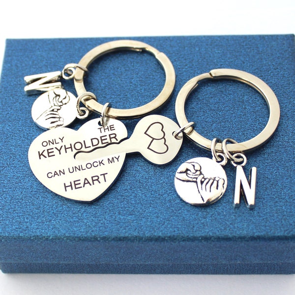 2Pcs/set The Keyholder Can Unlock My Heart Pinky Promise Couples Boyfriend Girlfriend Keychains birthday present