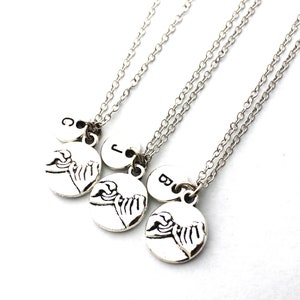 Colar com letra inicial de 3 tamanhos, colar de promessa mindinho bff, colar de namorado e namorada, presentes de casal, presentes de Natal.