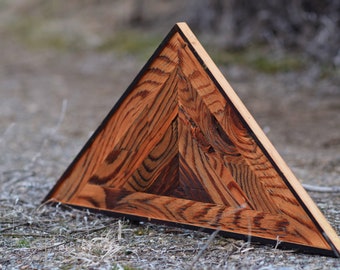 Handgemachte Dreieck-Wand-Kunst aus recyceltem Holz Geometrische Einzigartige Moderne Rustikale PNW