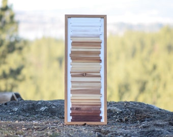 Handgemachtes recyceltes Ombre Holz Wandbild “Minnehaha”- weiß, naturbelassen - gerahmt