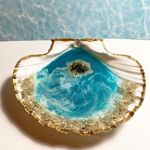 Resin seashell trinket tray