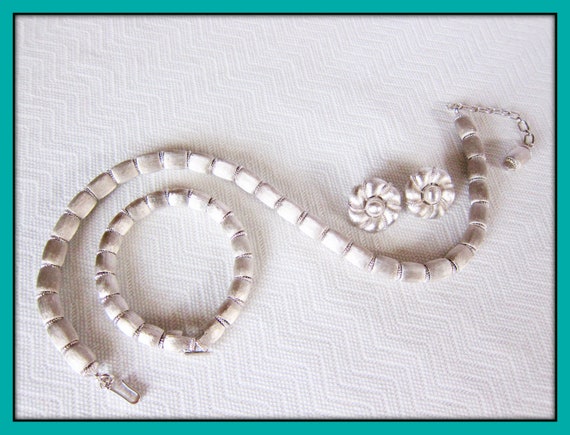 Vintage CROWN TRIFARI Matching Set, Necklace, Brac
