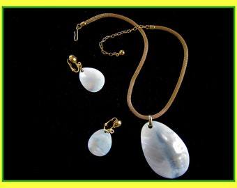 Vintage Mother of Pearl Teardrop Pendant Necklace and Clip Earring Set