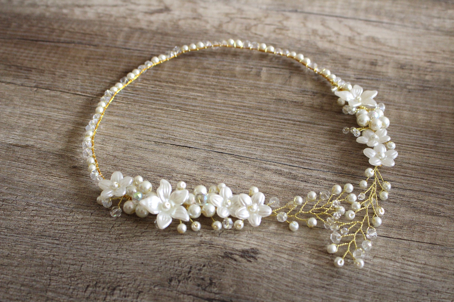 Hair accessories in gold/white for brides Etsy