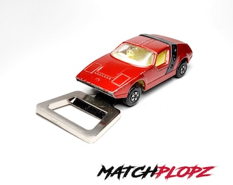 Abridor de botellas SIVA Spyder, modelo de coche de juguete de MATCHPLOPZ, regalo retro vintage, regalo de cumpleaños, coche rojo para novio y hombre.