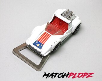 Abridor de botellas HELLRAISER, modelo de coche de juguete de MATCHPLOPZ, regalo retro vintage para cumpleaños, hombre, amigo, coche blanco