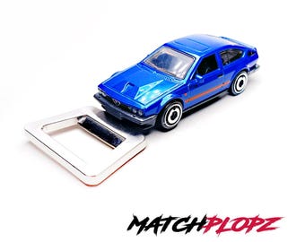 Alfa Romeo GTV 6 - Abridor de botellas (modelo de coche, juguete de MATCHPLOPZ), regalo vintage retro, regalo de cumpleaños, coche azul para novio y hombre.