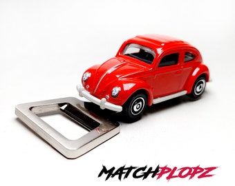 Coche de juguete VW Beetle II con abrebotellas, modelo de MATCHPLOPZ, vintage retro, ideal como regalo de cumpleaños para hombre o amigo. Color rojo.