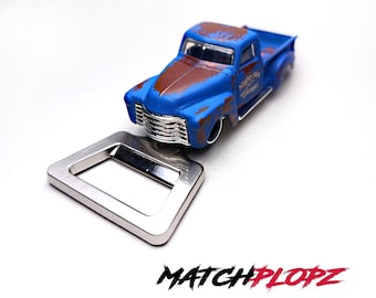 Coche de juguete Chevy Pick-up de 52 pies con abrebotellas de Matchplopz, regalo retro vintage para cumpleaños, amigo, hombre, azul