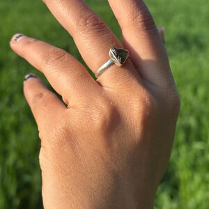 Genuine Moldavite Raw Ring - Genuine Natural Gemstone in 925 Sterling Silver, Handmade Jewelry from Czech Republic for Spiritual Growth