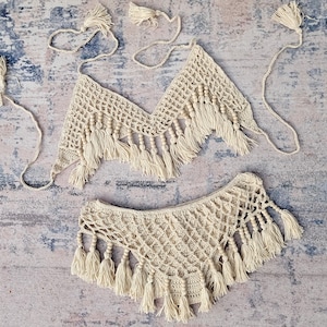 Ensemble de bikini au crochet bohème fait main, perles en bois et ourlet à pampilles, dos nu, bas brésilien