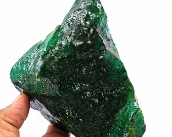 グリーンエメラルド原石 3975カラット 巨大な未カット原石 認定天然