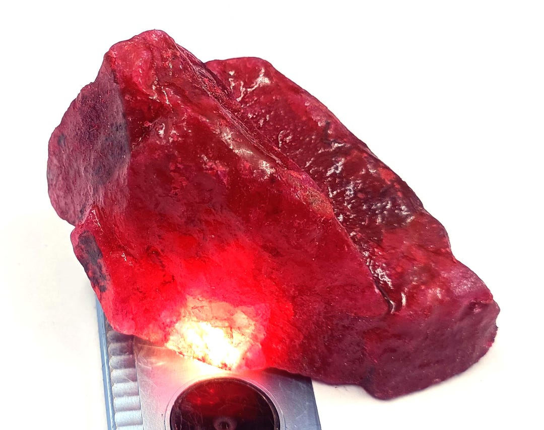 162Ct アフリカ産 高級 天然アフリカ産 ルビー原石 巨大な809.00カラットのルビー原石｜天然の赤いアフリカ産宝石｜半透明