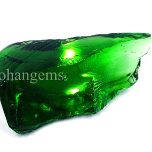 361,5 ct naturlig grön granat av finaste kvalitet | Certifierad halvtransparent fasetterad oslipad | Ursprung i Kenya | A1 5OJS