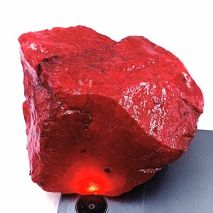 Rubis rouge naturel 2700 ct, gemme brute semi-transparente, collection exclusive AAA, pierre précieuse africaine certifiée, extraite de la terre (KAV).