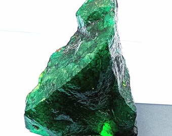 グリーンエメラルド原石 3975カラット 巨大な未カット原石 認定天然