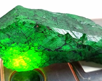 Pierre Précieuse Émeraude Naturel Desseré 30.00 CT Vert Coupe Colombien Pierre Précieuse Émeraude Naturel Desseré 30.00 CT Vert Coupe Colombien