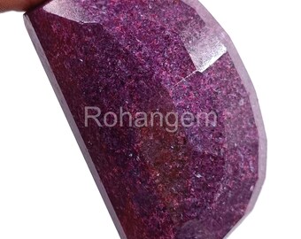 Rubis Géant Naturel Africain Certifié - 7925 Carats, Couleur Rouge Sang, Forme émeraude, Certifié EGL