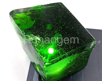 636.00カラット天然ペリドット原石｜パキスタン産認定グリーン