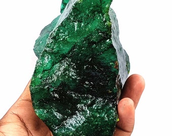 グリーンエメラルド原石 3975カラット 巨大な未カット原石 認定天然