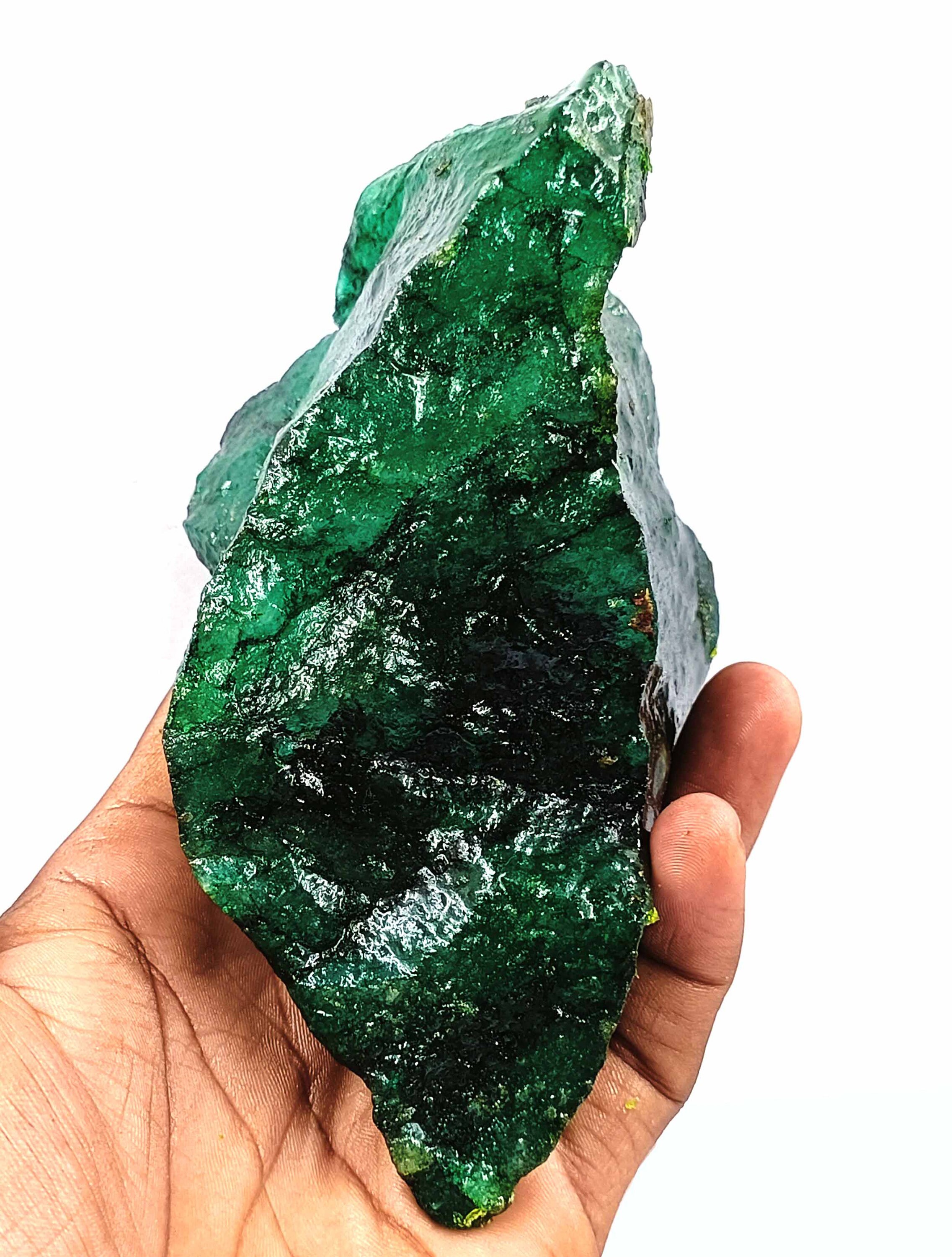 グリーンエメラルド原石 3975カラット 巨大な未カット原石 認定天然