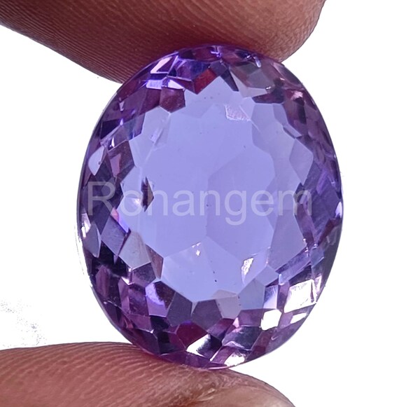 アレキサンドライト天然石 22.85 CT 認定カラーチェンジ