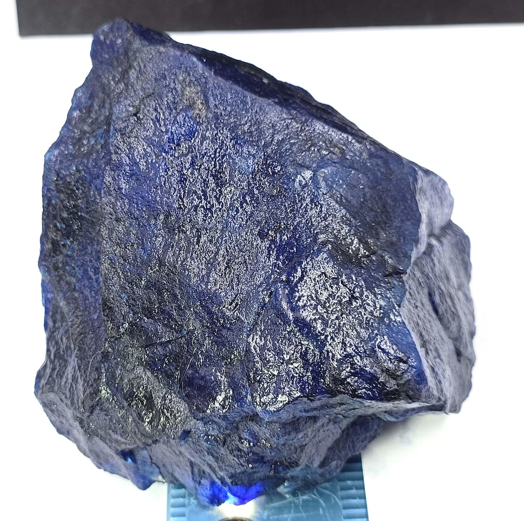 Natural Blue Tanzanite Gemstone – 778.05 Carats, Cushion Cut, VGTL Certified, Eye Clean, From Tanzania