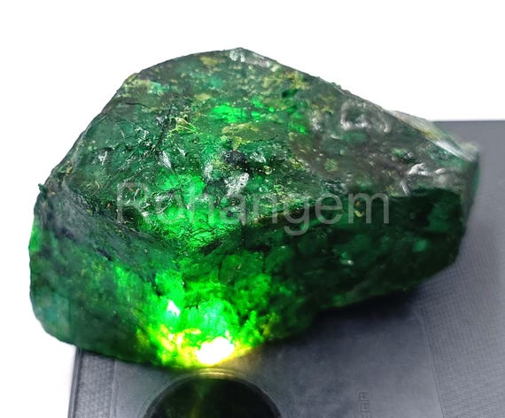 Émeraude Brute Colombienne Géante - Pierre Précieuse Naturelle Non Traitée - 64g (~320 Carats)