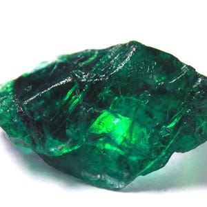未加工グリーンエメラルド（1kg/5000ct）ロット、天然ルース