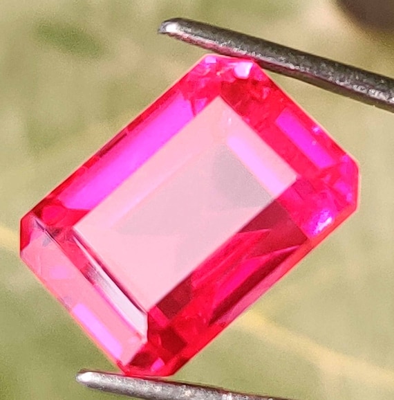 Rubis Du Mozambique 2,26 Ct Traité - Forme Rectangle Pans Coupés, Couleur Rouge, Clarté SI1 - Neuf Sans Emballage, Parfait Bijouterie