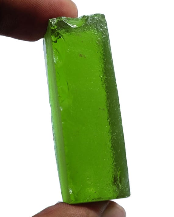 天然アレキサンドライト 204.00カラット 原石 | 色が変わる認定