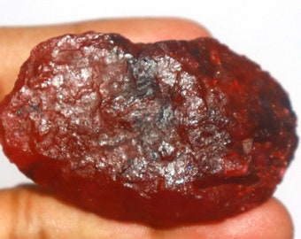Rubis rouge brut de haute qualité ! 400 carats, certifié naturel, aux vertus curatives, non taillé. Pierre précieuse brute de rubis rouge sang d'Afrique ! 26N