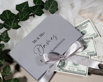 Bruiloft, verloving felicitatiesenvelop met lint, uniek design fluwelen drager voor geld, cheque of cadeaubon in grijs of andere kleur