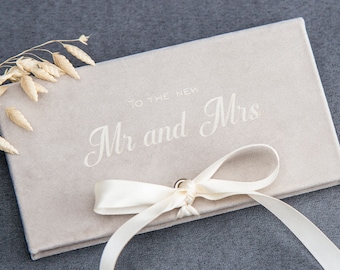 Money envelope for wedding, custom made cash envelope with personalized cover, gift card holder in your preferred color velvet fabric