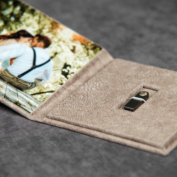 Boîte de clé USB avec noms dorés sur la couverture, étui folio USB personnalisé dans votre couleur préférée, boîte de clé USB, cadeau de mariage pour les invités