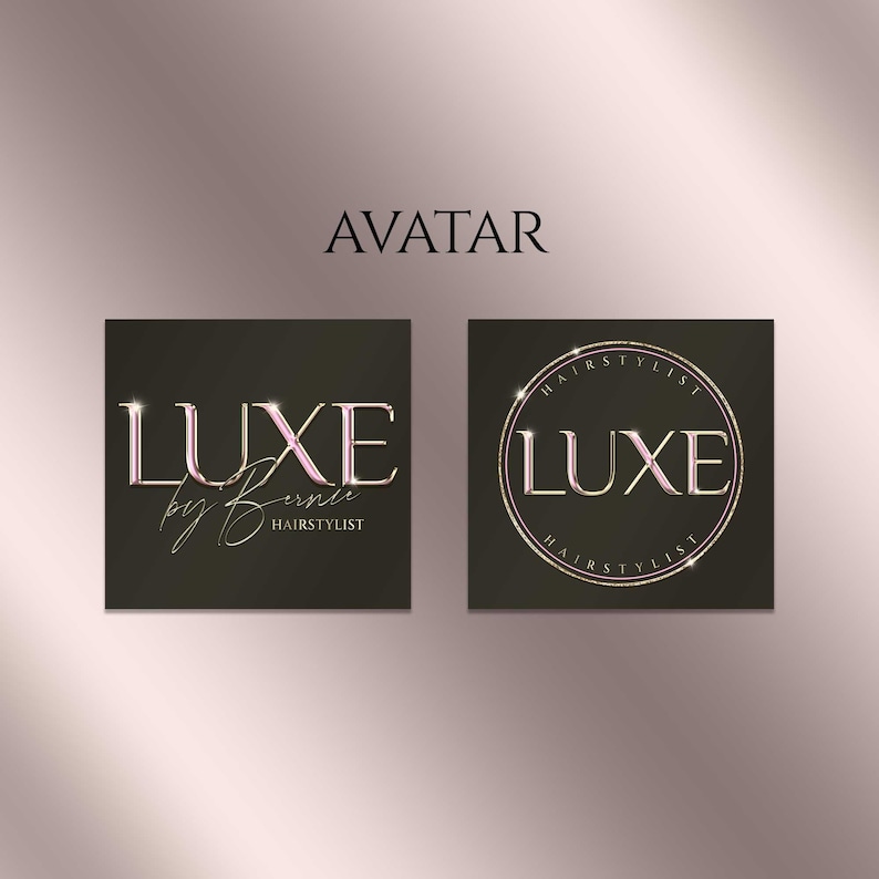 Puede incluir: Dos dise&ntilde;os de logotipo para un negocio de peluquer&iacute;a llamado "LUXE by Bernie Hair stylist". El primer logotipo presenta el texto "LUXE by Bernie Hair stylist" en letras doradas y rosas sobre un fondo verde oscuro. El segundo logotipo presenta el texto "LUXE Hair stylist" en letras doradas y rosas dentro de un c&iacute;rculo sobre un fondo verde oscuro.