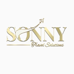 Puede incluir: Logotipo dorado con la palabra "SONNY" en una fuente estilizada. Un avión estilizado con una estela blanca vuela sobre la palabra. El texto "Travel Solutions" aparece debajo de la palabra "SONNY".