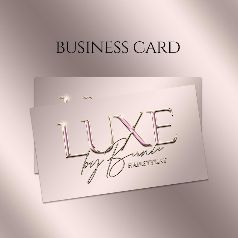 Puede incluir: Una tarjeta de visita con un logotipo rosa y dorado que dice "LUXE by Bernie HAIRSTYLIST".