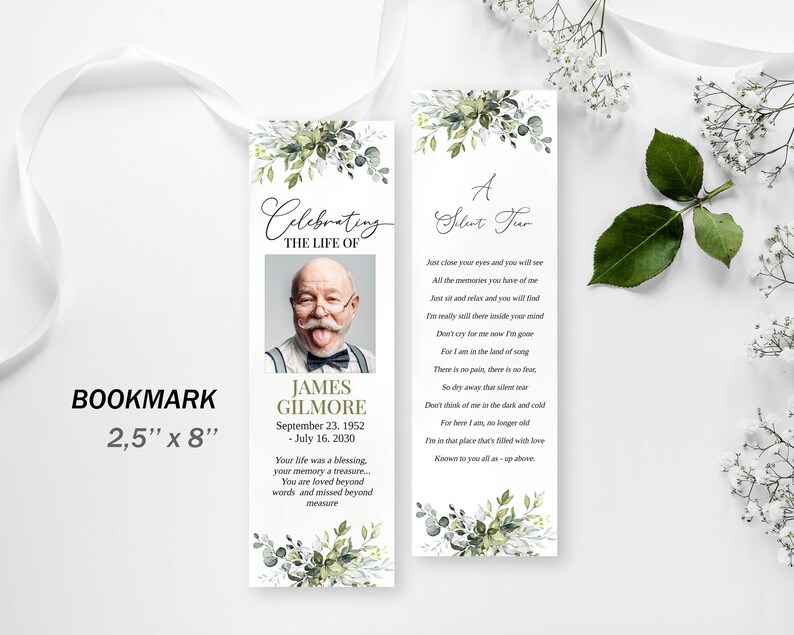 Peut inclure: Un marque-page avec un motif floral aquarelle. Le marque-page pr&eacute;sente une photo d'un homme avec une moustache et une citation sur le souvenir de quelqu'un qui est d&eacute;c&eacute;d&eacute;. Le texte dit "Celebrating the Life of James Gilmore September 23, 1952 - July 16, 2030 Your life was a blessing, your memory a treasure... You are loved beyond words and missed beyond measure". L'autre c&ocirc;t&eacute; du marque-page pr&eacute;sente un po&egrave;me intitul&eacute; "A Silent Tear".