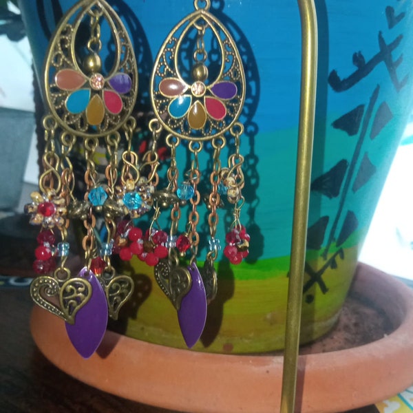 Boucles d'oreilles bronze style ethnique orientales florales mauve rouge marron breloques sequins fleurs en verre et perles Miyuki