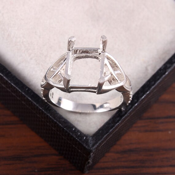 14KT Gold Semi-Mount Engagement Ring K014-73875-14KY | Diamond Showcase |  Longview, WA