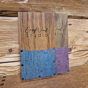 Oak wood check presenter combined with vegan cork leather / FREE PERSONALIZATION