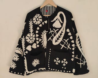 Zwarte, handgeborduurde jas | Korte jas in Suzani-volkskunststijl | Boho-jas | Handgemaakte etnische bovenkleding