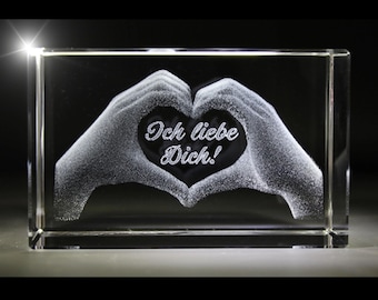 3D Glasquader I Herz aus Händen mit Gravur I Text: Ich liebe Dich!