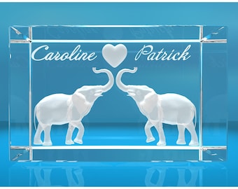 3D Glasquader   verliebte Elefanten mit Herz in 3D und zwei Wunschnamen   Geschenk für den Partner die Partnerin   zum Valentinstag Jahrestag Hochzeit