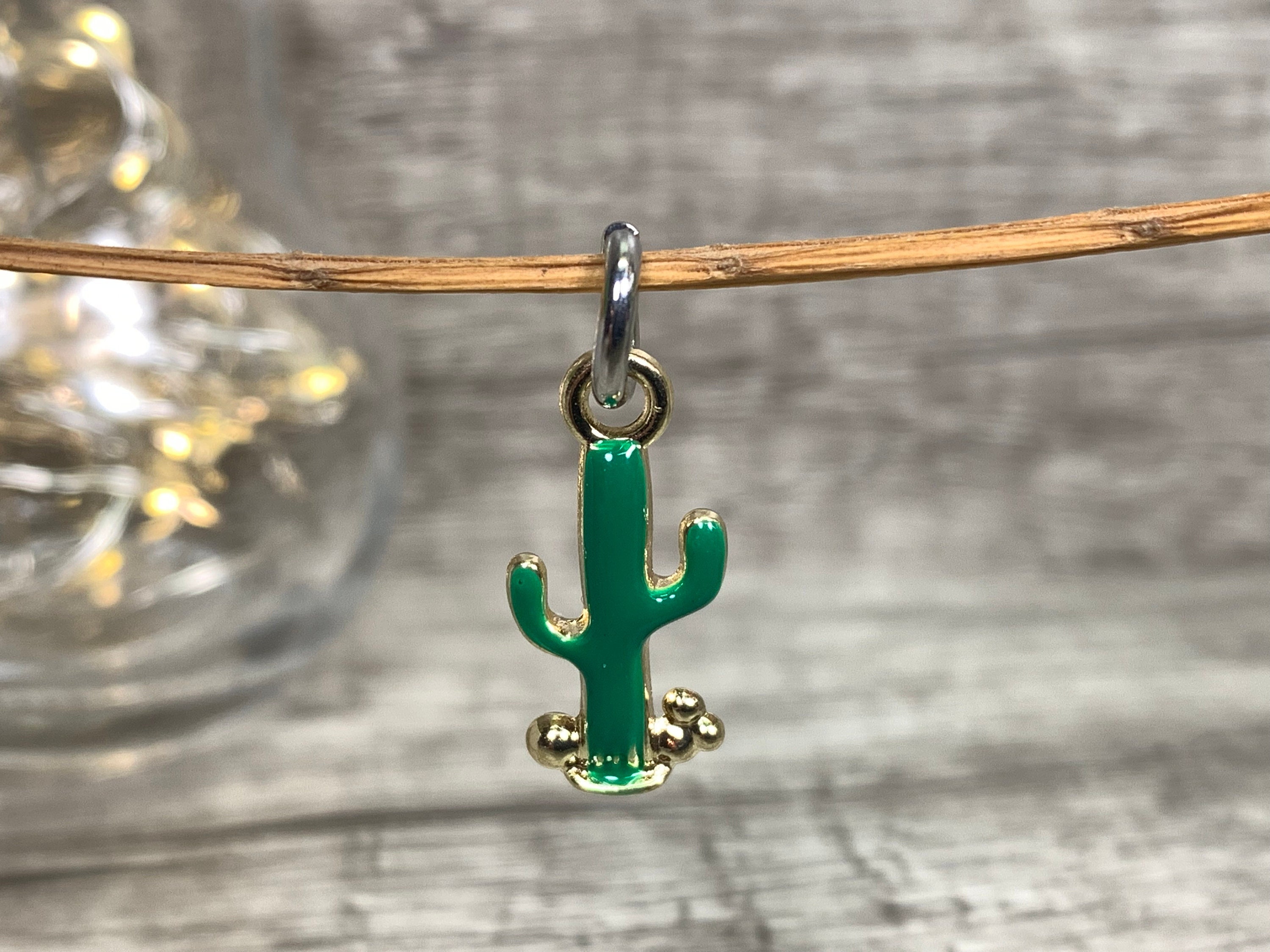 Anjulery 18 Pcs Enamel Cactus Charms for Keychains, Earrings, Wine Glass  Charms, Stitch Markers, Bookmarks, Home Decor, Crafts (18Pcs Cactus-E)