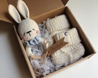 Baby gift box Knitted baby booties Newborn Gift Box Baby Booties Rattle Bastim Baby Postpartum baby gift box