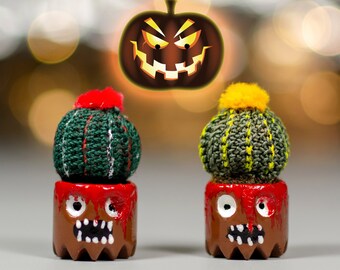 Miniature Crocheted Cactus: Zombie Pot Dollhouse Decor